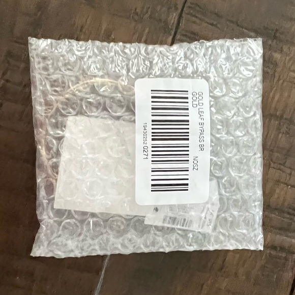 NEW! Chico's Gold Leaf Bangle Bracelet - 2.16" x 2.36" in diameter - Picture 6 of 6